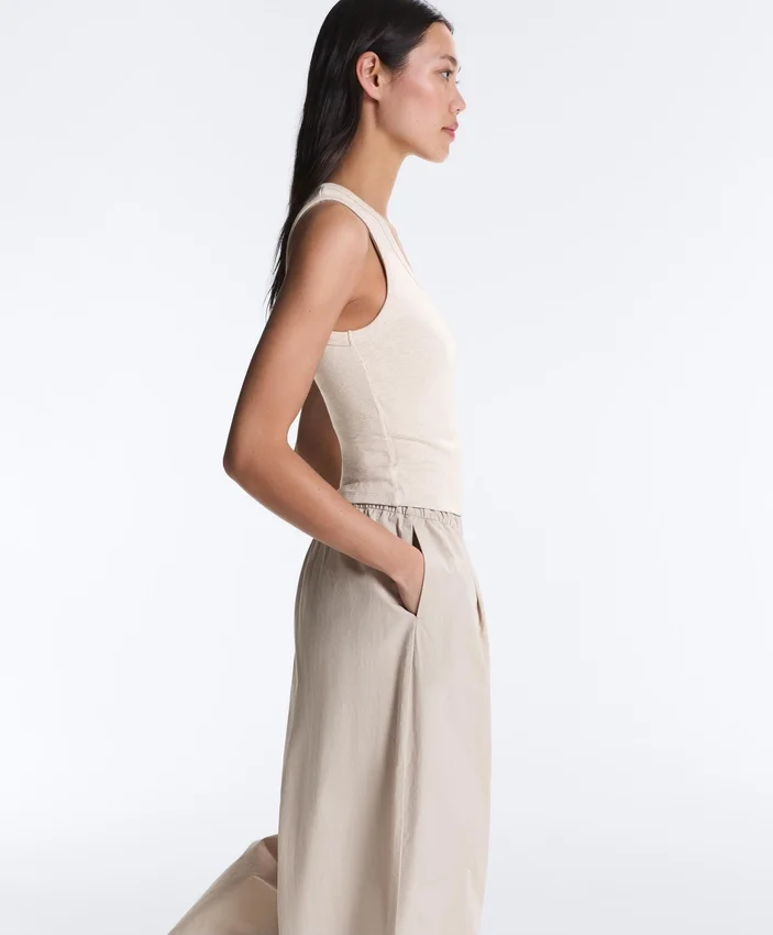 T-shirt a costine con spalline larghe, in cotone e modal T-shirt a costine con spalline larghe, in cotone e modal