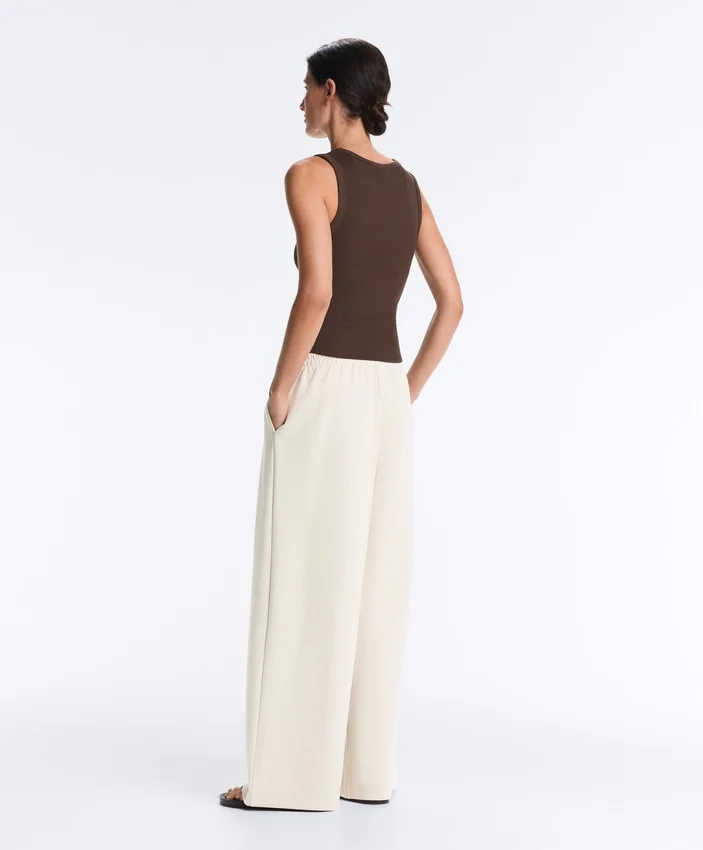 T-shirt a costine con spalline larghe, in cotone e modal T-shirt a costine con spalline larghe, in cotone e modal
