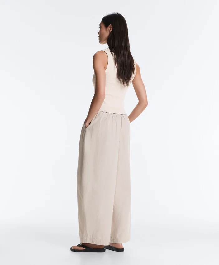 T-shirt a costine con spalline larghe, in cotone e modal T-shirt a costine con spalline larghe, in cotone e modal