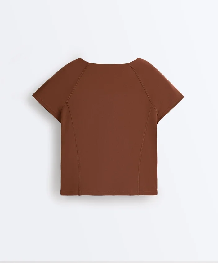 T-shirt a maniche corte con zip T-shirt a maniche corte con zip
