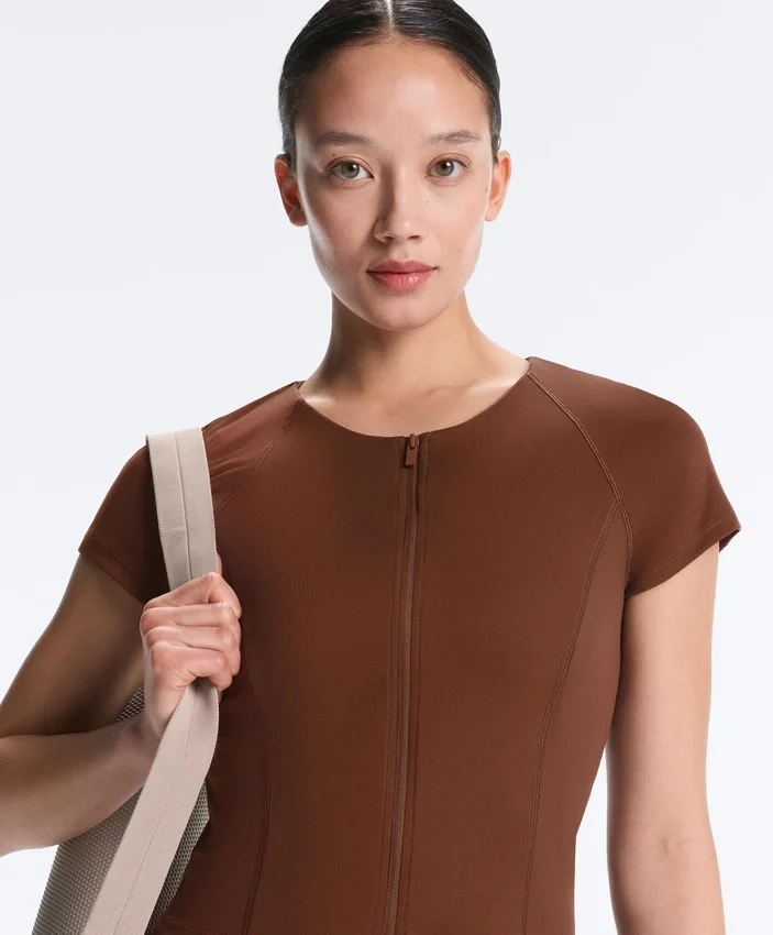 T-shirt a maniche corte con zip T-shirt a maniche corte con zip