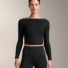 T-shirt a maniche lunghe multi-posizione in misto lyocell con nodo T-shirt a maniche lunghe multi-posizione in misto lyocell con nodo