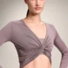 T-shirt a maniche lunghe multi-posizione in misto lyocell con nodo