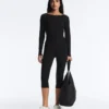 T-shirt a scollo a barchetta in misto modal a costine T-shirt a scollo a barchetta in misto modal a costine