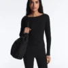 T-shirt a scollo a barchetta in misto modal a costine T-shirt a scollo a barchetta in misto modal a costine