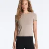 T-shirt aderente a maniche corte in modal a costine T-shirt aderente a maniche corte in modal a costine