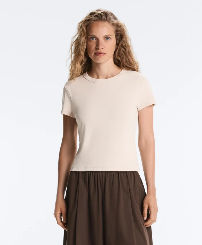 T-shirt aderente a maniche corte in modal a costine T-shirt aderente a maniche corte in modal a costine