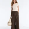 T-shirt aderente a maniche corte in modal a costine T-shirt aderente a maniche corte in modal a costine