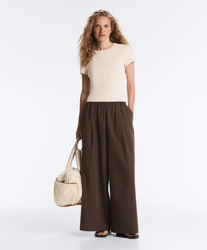 T-shirt aderente a maniche corte in modal a costine T-shirt aderente a maniche corte in modal a costine