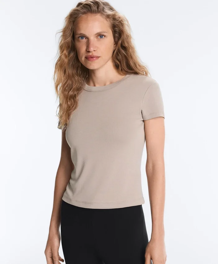 T-shirt aderente a maniche corte in modal a costine T-shirt aderente a maniche corte in modal a costine