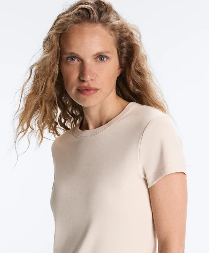 T-shirt aderente a maniche corte in modal a costine T-shirt aderente a maniche corte in modal a costine