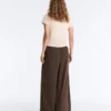 T-shirt aderente a maniche corte in modal a costine T-shirt aderente a maniche corte in modal a costine
