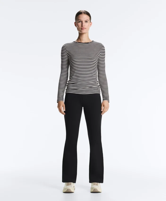 T-shirt aderente a maniche lunghe a righe T-shirt aderente a maniche lunghe a righe