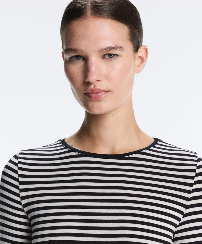 T-shirt aderente a maniche lunghe a righe T-shirt aderente a maniche lunghe a righe