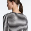 T-shirt aderente a maniche lunghe a righe T-shirt aderente a maniche lunghe a righe