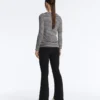 T-shirt aderente a maniche lunghe a righe T-shirt aderente a maniche lunghe a righe