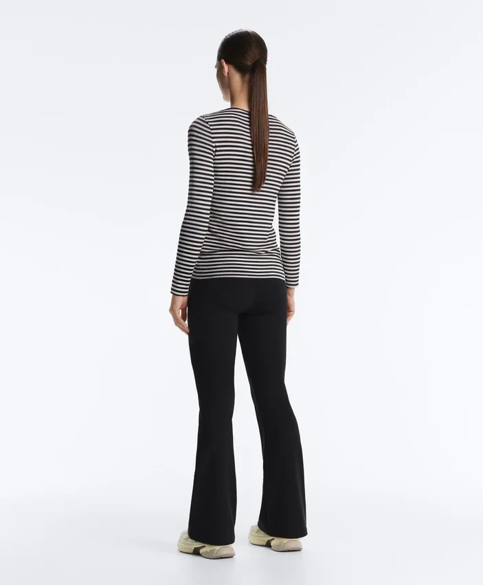 T-shirt aderente a maniche lunghe a righe T-shirt aderente a maniche lunghe a righe