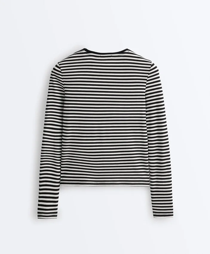 T-shirt aderente a maniche lunghe a righe T-shirt aderente a maniche lunghe a righe