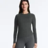 T-shirt aderente a maniche lunghe in tessuto a costine di cotone e modal T-shirt aderente a maniche lunghe in tessuto a costine di cotone e modal