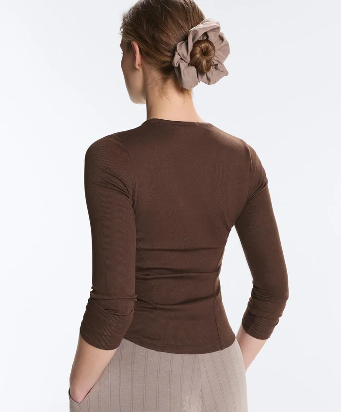 T-shirt aderente a maniche lunghe in tessuto a costine di cotone e modal T-shirt aderente a maniche lunghe in tessuto a costine di cotone e modal