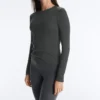 T-shirt aderente a maniche lunghe in tessuto a costine di cotone e modal T-shirt aderente a maniche lunghe in tessuto a costine di cotone e modal