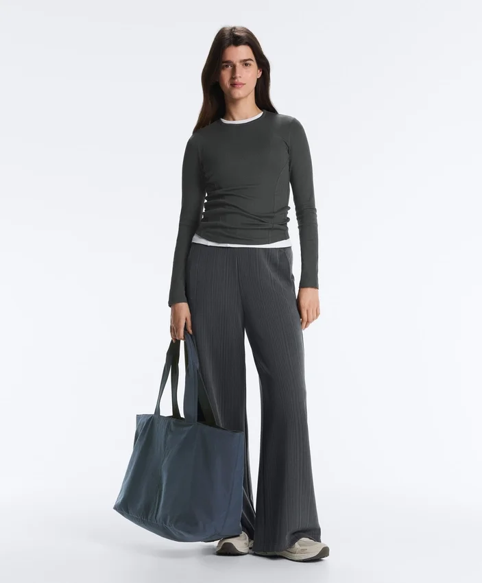 T-shirt aderente a maniche lunghe in tessuto a costine di cotone e modal T-shirt aderente a maniche lunghe in tessuto a costine di cotone e modal