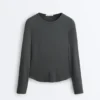 T-shirt aderente a maniche lunghe in tessuto a costine di cotone e modal T-shirt aderente a maniche lunghe in tessuto a costine di cotone e modal