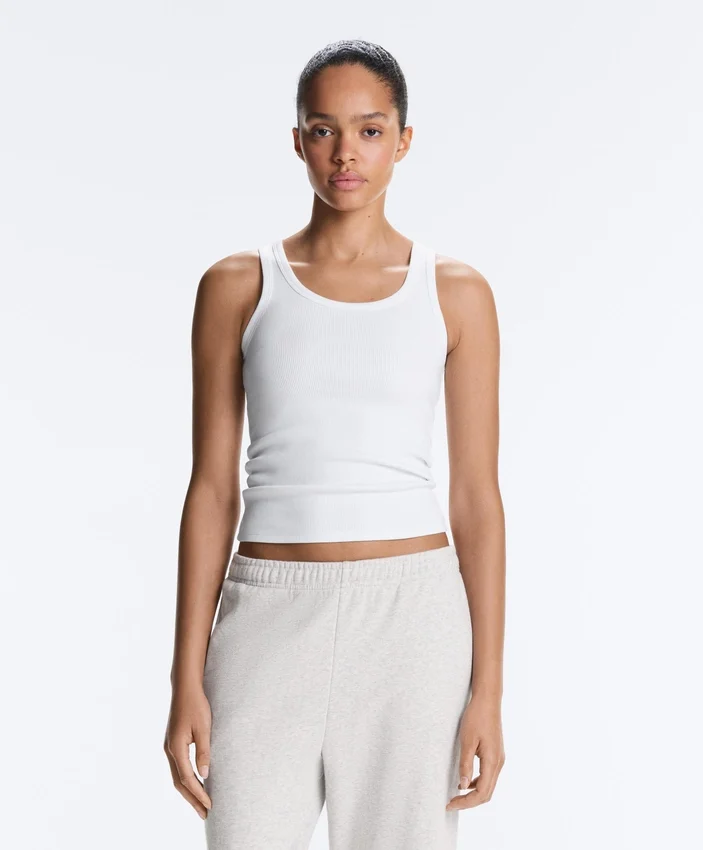 T-shirt aderente con spalline a costine in cotone e modal T-shirt aderente con spalline a costine in cotone e modal
