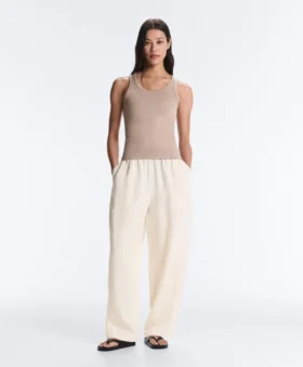 T-shirt aderente con spalline a costine in cotone e modal