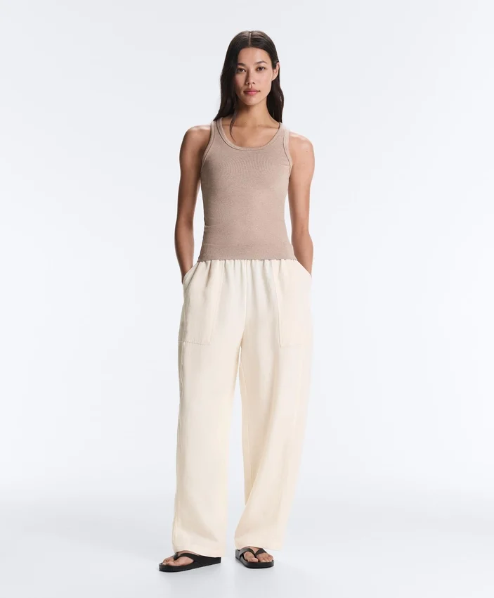 T-shirt aderente con spalline a costine in cotone e modal T-shirt aderente con spalline a costine in cotone e modal