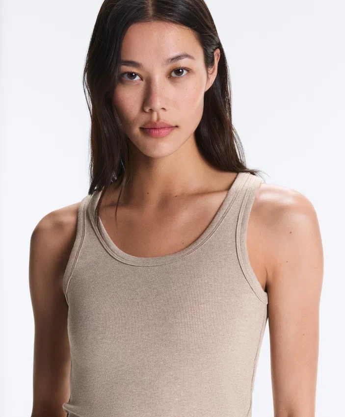 T-shirt aderente con spalline a costine in cotone e modal T-shirt aderente con spalline a costine in cotone e modal