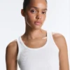 T-shirt aderente con spalline a costine in cotone e modal T-shirt aderente con spalline a costine in cotone e modal