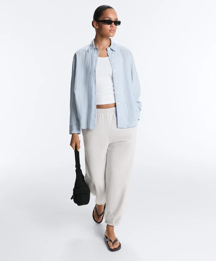 T-shirt aderente con spalline a costine in cotone e modal T-shirt aderente con spalline a costine in cotone e modal
