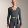 T-shirt avvolgente in misto cotone a costine T-shirt avvolgente in misto cotone a costine