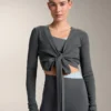T-shirt avvolgente in misto cotone a costine T-shirt avvolgente in misto cotone a costine
