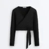 T-shirt avvolgente in misto cotone a costine T-shirt avvolgente in misto cotone a costine