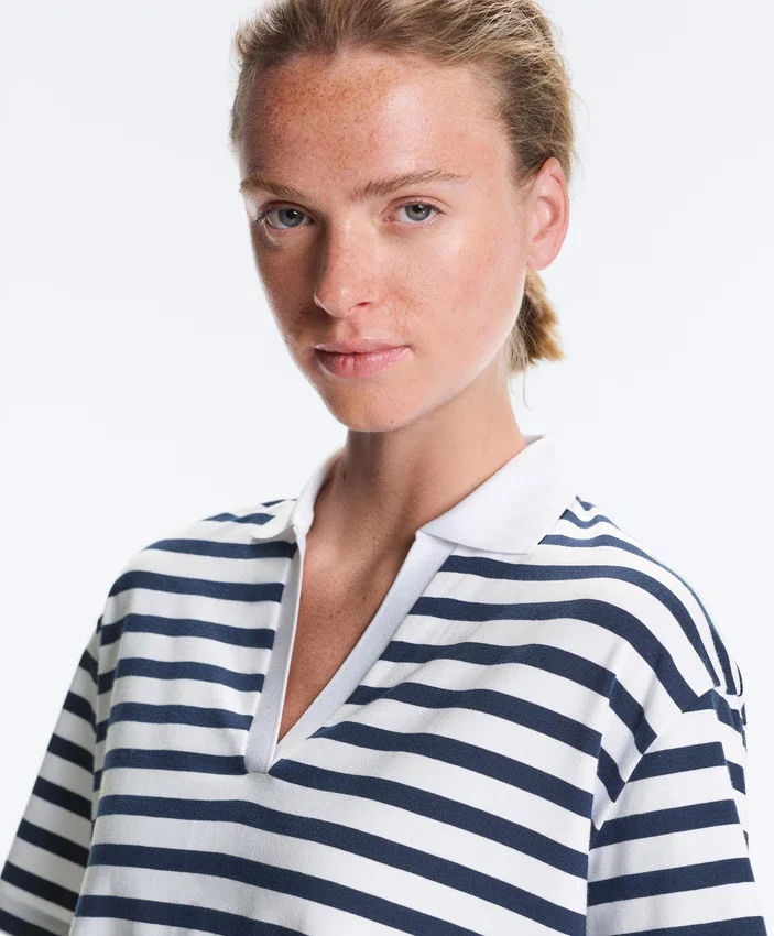 T-shirt boxy a maniche corte in misto cotone con collo a polo T-shirt boxy a maniche corte in misto cotone con collo a polo