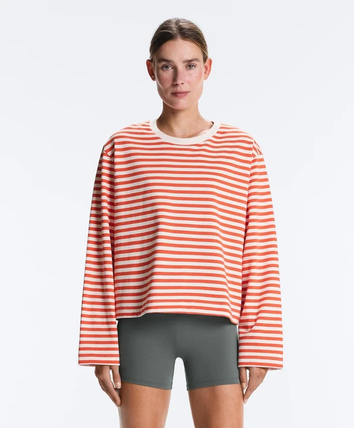 T-shirt boxy a maniche lunghe a righe in 100% cotone T-shirt boxy a maniche lunghe a righe in 100% cotone