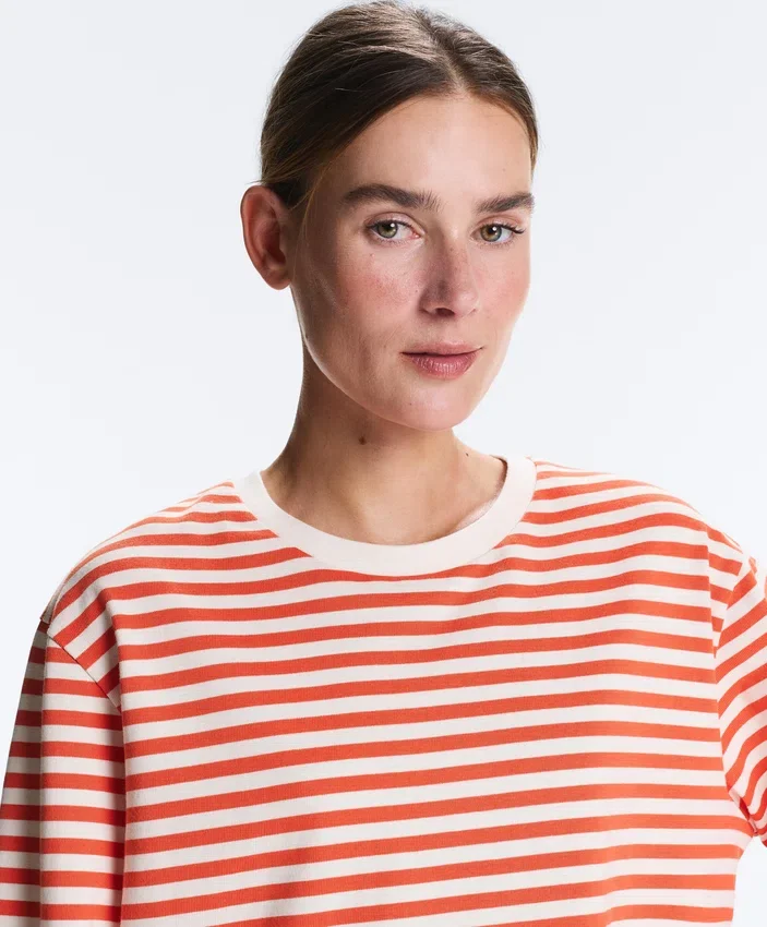 T-shirt boxy a maniche lunghe a righe in 100% cotone T-shirt boxy a maniche lunghe a righe in 100% cotone