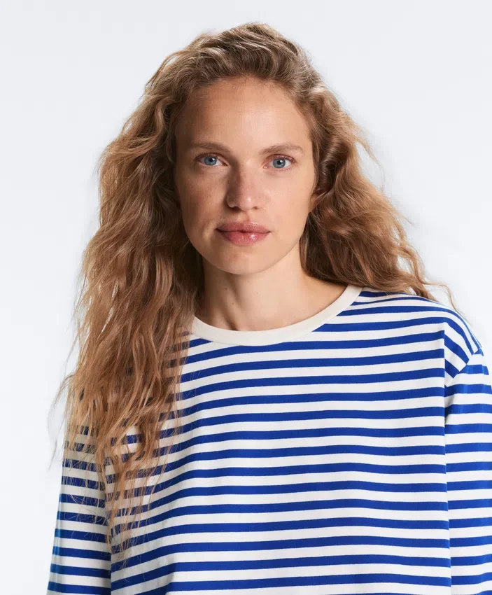 T-shirt boxy a maniche lunghe a righe in 100% cotone T-shirt boxy a maniche lunghe a righe in 100% cotone