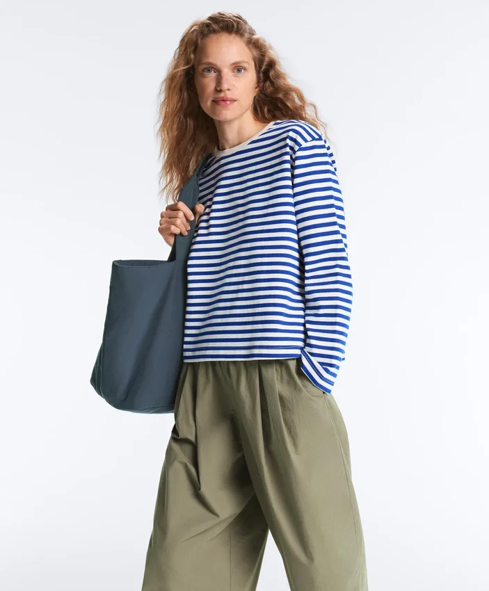 T-shirt boxy a maniche lunghe a righe in 100% cotone T-shirt boxy a maniche lunghe a righe in 100% cotone