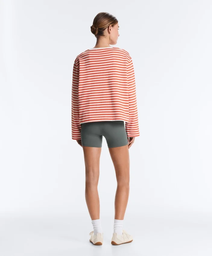 T-shirt boxy a maniche lunghe a righe in 100% cotone T-shirt boxy a maniche lunghe a righe in 100% cotone