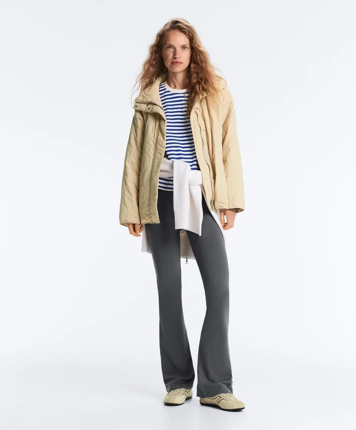 T-shirt boxy a maniche lunghe a righe in 100% cotone T-shirt boxy a maniche lunghe a righe in 100% cotone
