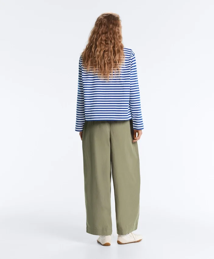 T-shirt boxy a maniche lunghe a righe in 100% cotone T-shirt boxy a maniche lunghe a righe in 100% cotone