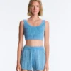 T-shirt corta in maglia lavata con spalline a trecce T-shirt corta in maglia lavata con spalline a trecce