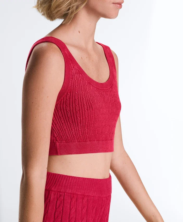 T-shirt corta in maglia lavata con spalline a trecce T-shirt corta in maglia lavata con spalline a trecce