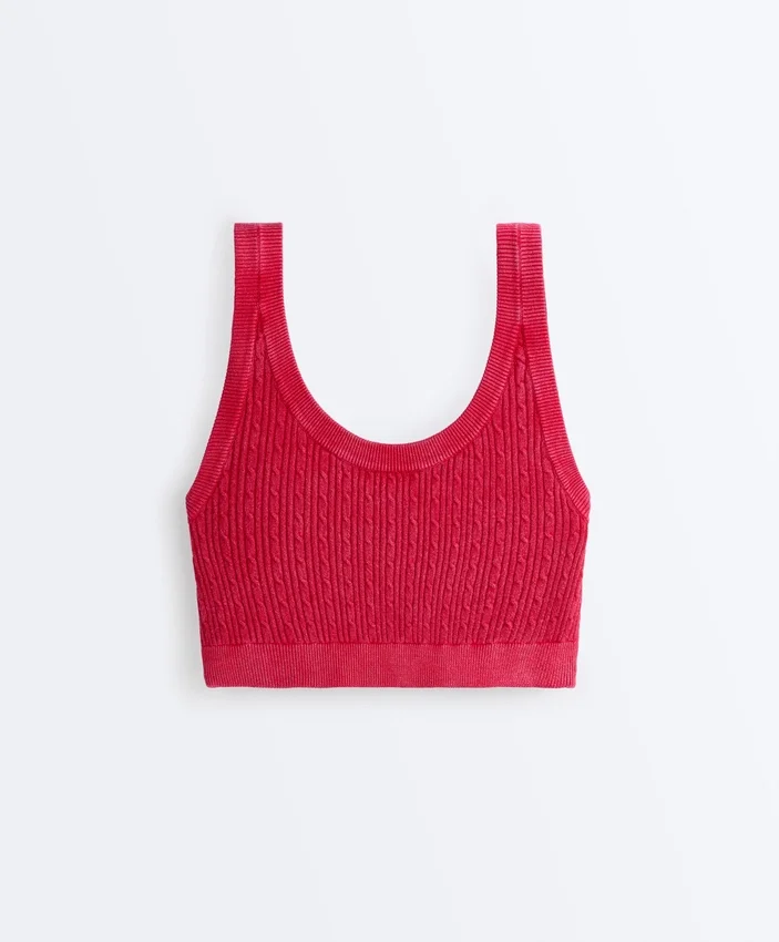 T-shirt corta in maglia lavata con spalline a trecce T-shirt corta in maglia lavata con spalline a trecce