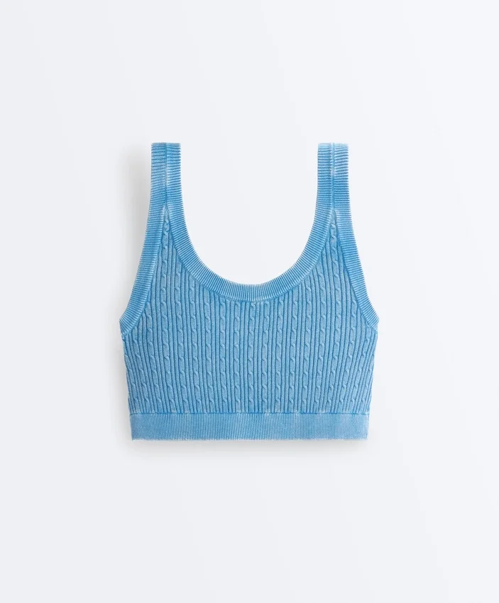 T-shirt corta in maglia lavata con spalline a trecce T-shirt corta in maglia lavata con spalline a trecce