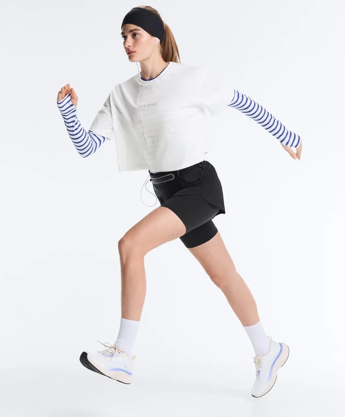 T-shirt corta squadrata in misto cotone con slogan T-shirt corta squadrata in misto cotone con slogan