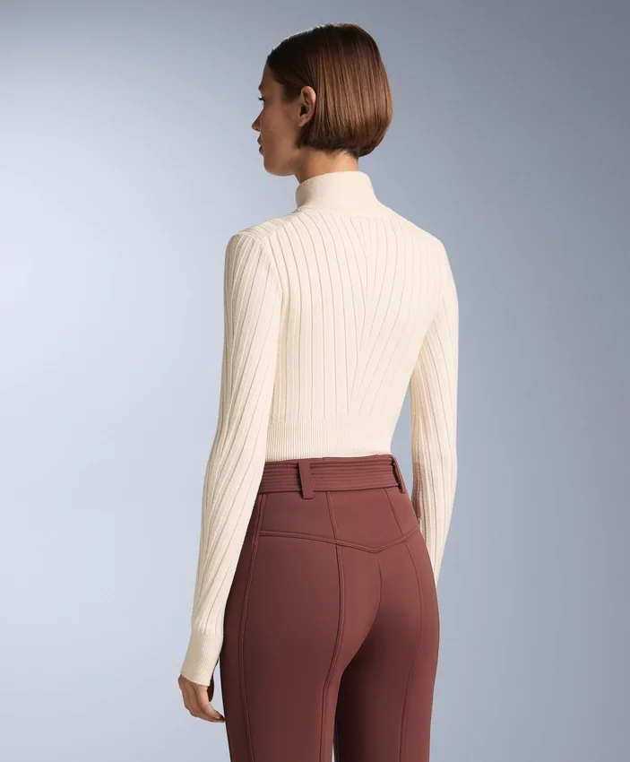 T-shirt intima termica a costine con colletto a V T-shirt intima termica a costine con colletto a V